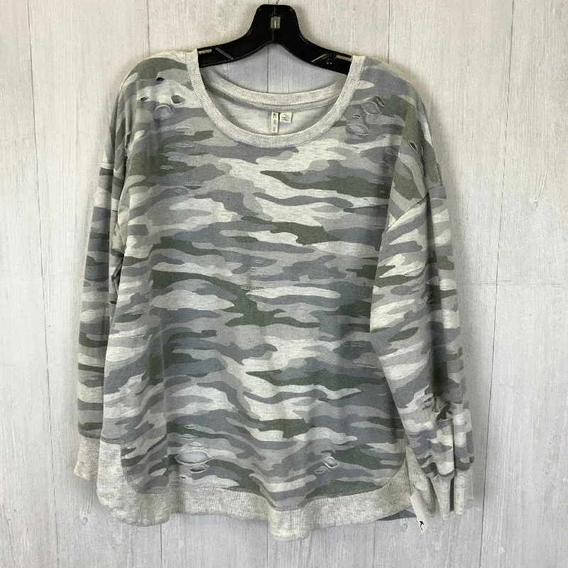 women's tops for those who want to add a touch of sophistication to their casual attireTop Long Sleeve By Cato In Camouflage Print, Size: Xl