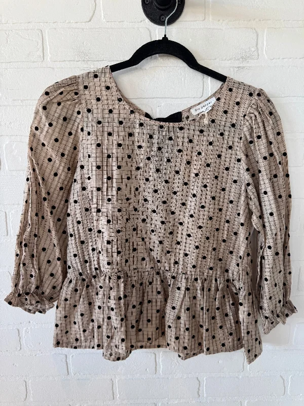 women's tops for those who want to create stylish and put-together outfits without spending a fortuneTop Long Sleeve By Blu Pepper In Black & Tan, Size: S