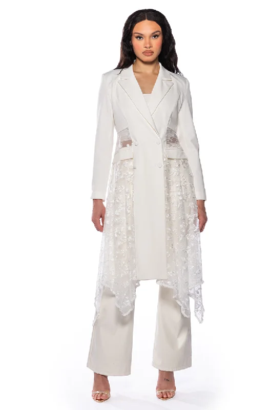 women's coats for apple-shaped bodiesSPRING HAS SPRUNG LACE TRENCH